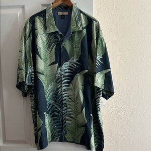 EUC - 🏝️ 100% Silk Tommy Bahama Men's Button Down Shirt